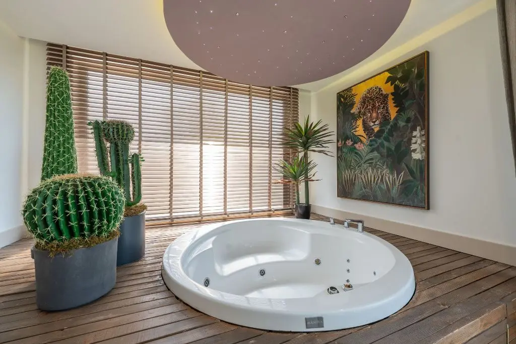 Jacuzzi tub